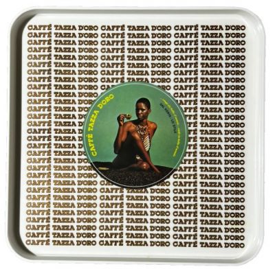 Quadratisches Caffè Tazza d'Oro Tablett in Grün mit Kaffeebohnen-Motiv. Einzigartiges Serviertablett für Kaffeeliebhaber.